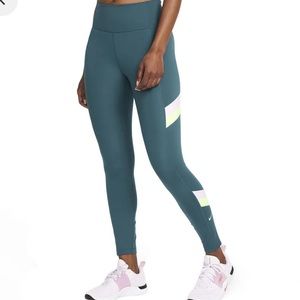 Nike Women’s Dark Teal 7/8 Leggings Large